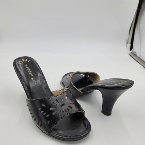 Madden Girl Black Corona Laser Cut Slides Size 7 Heels - Picture 2 of 11